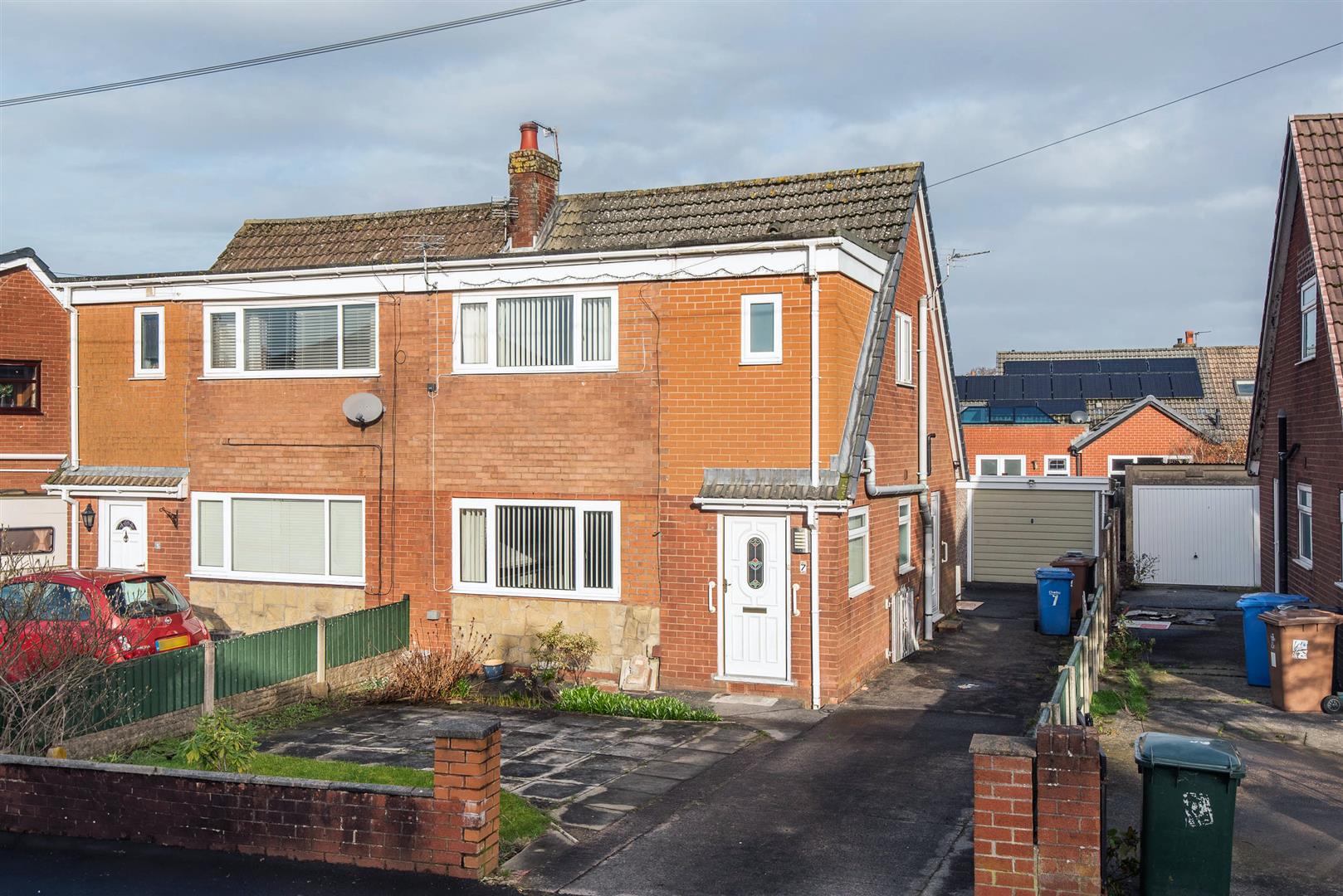 3 bed property in Yew Tree Avenue, Chorley